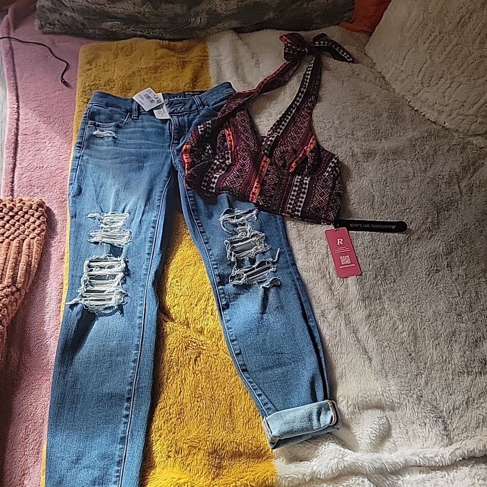 American Eagle Outfitters High Rise Distressed Blue Jeans